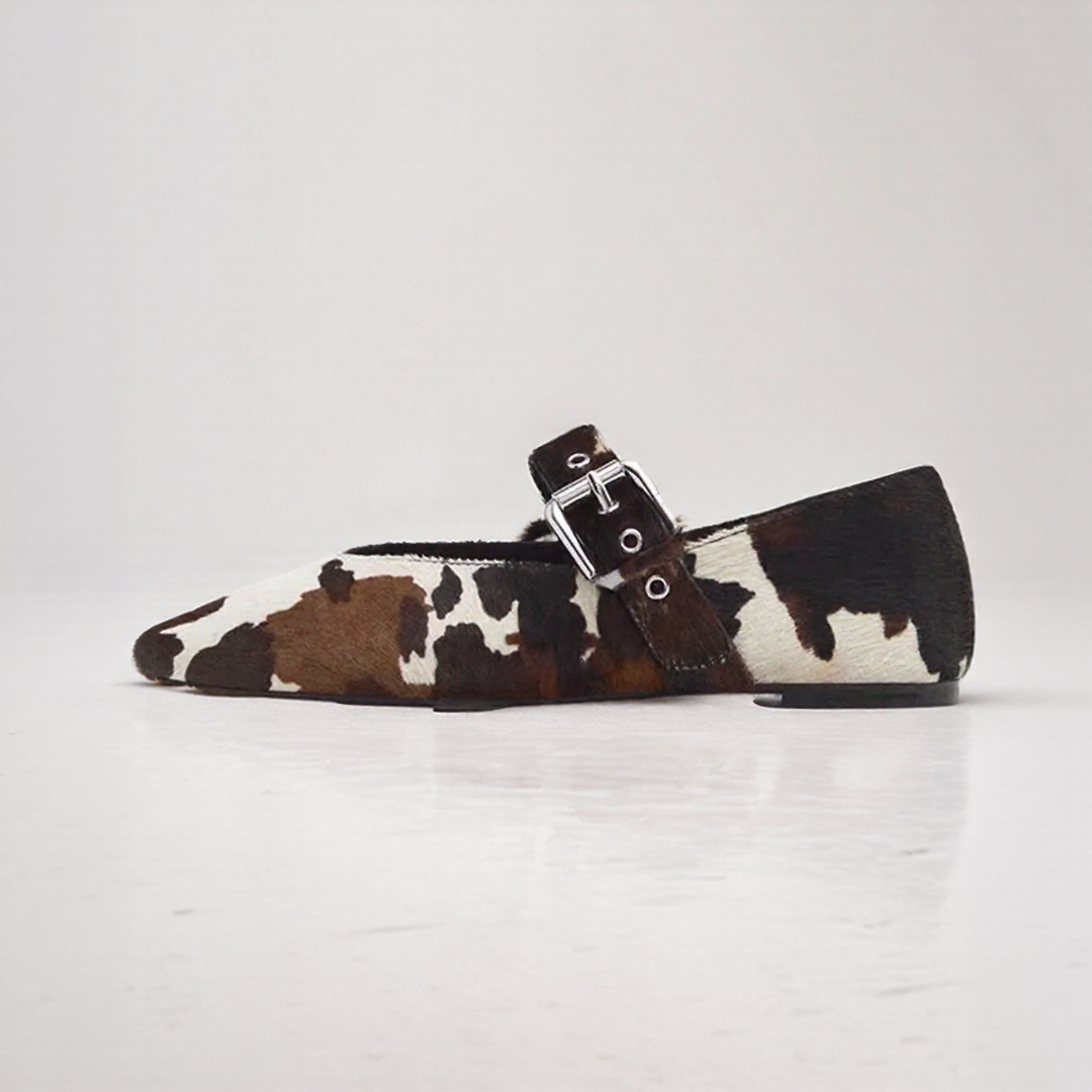 Bahia | Zapatos Mary Jane – Motivo Vaca y Toque Retro