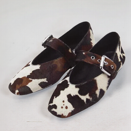 Bahia | Zapatos Mary Jane – Motivo Vaca y Toque Retro 