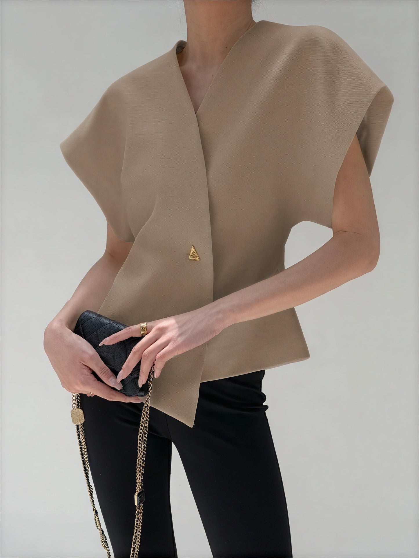 Yvonne | Chic Structured Blouse – Asymmetrical and Modern Design 