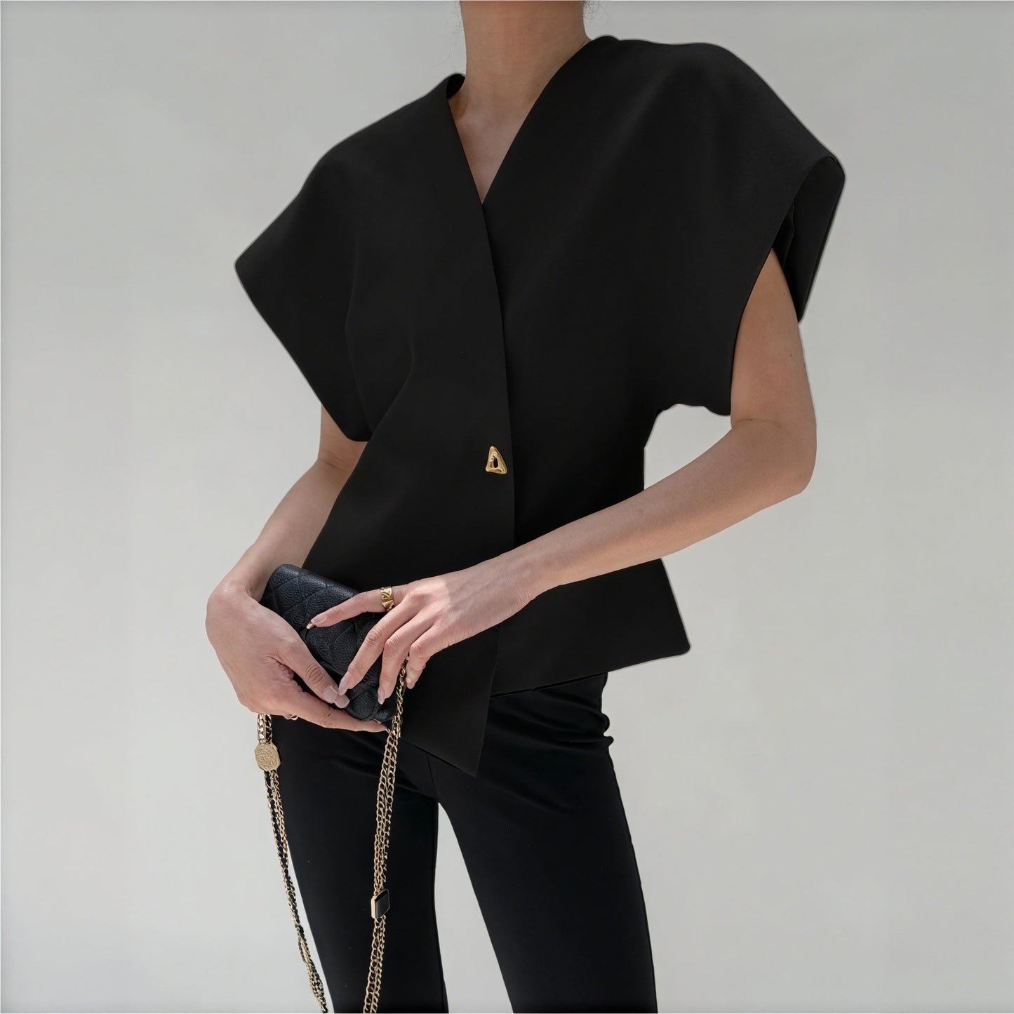 Yvonne | Chic Structured Blouse – Asymmetrical and Modern Design 