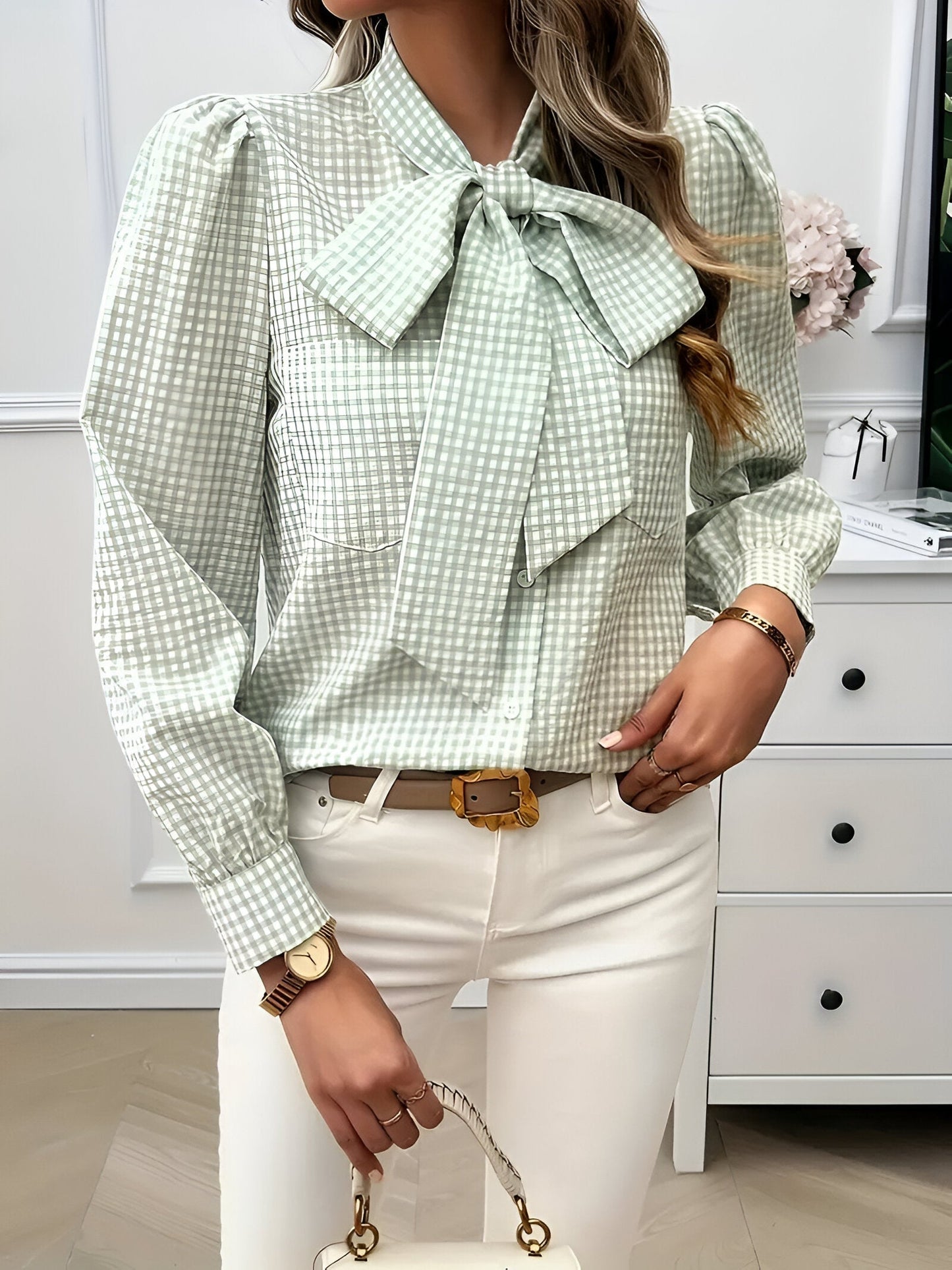 Cézanne | Blouse à Carreaux et Nœud Lavallière Élégant