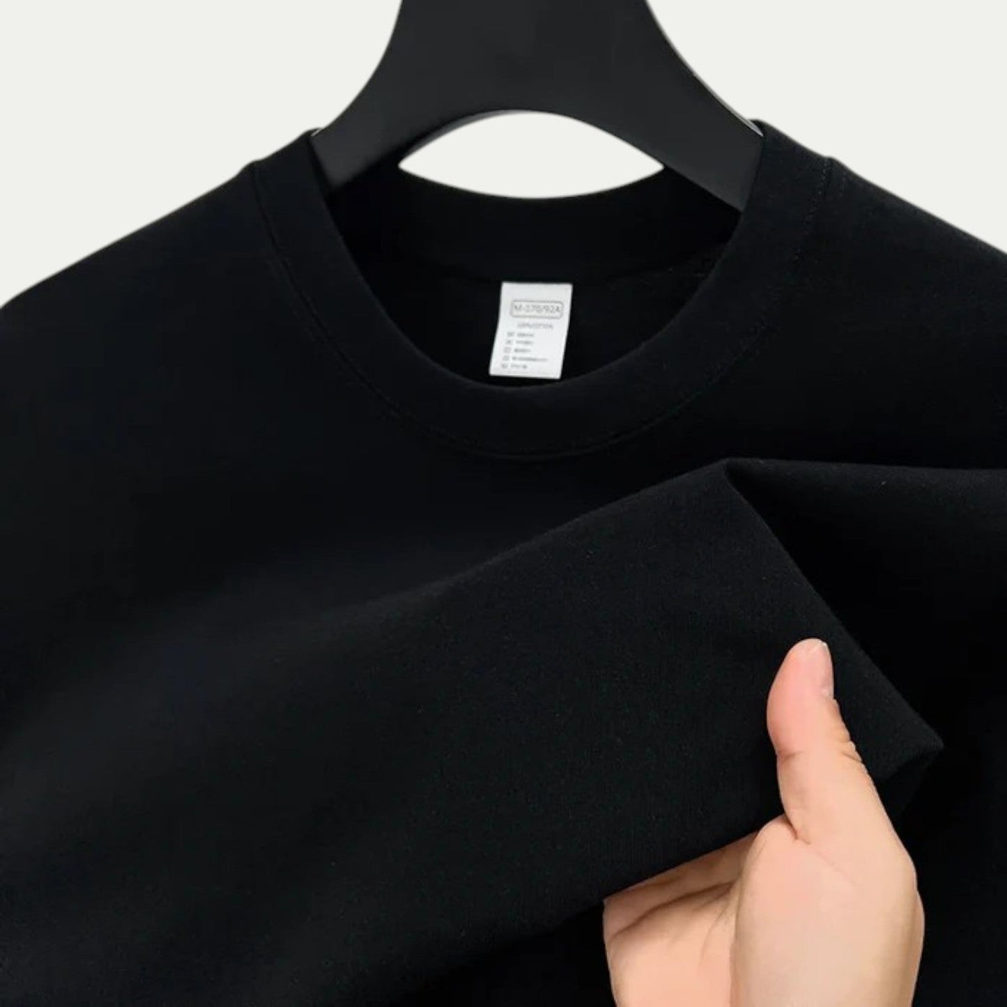 リバルド| カジュアルTシャツ – ミニマリストエレガンスと柔らかなタッチ 